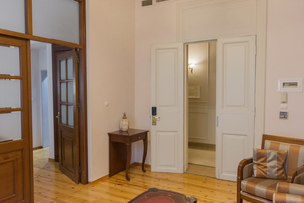 SUITE 25